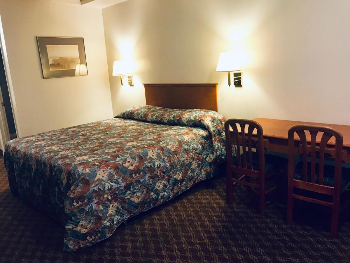 Woodburn Inn Buitenkant foto